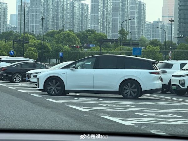 股票配资门户推荐 35万级家用纯电SUV 理想i8实车内饰首次曝光：比较眼熟